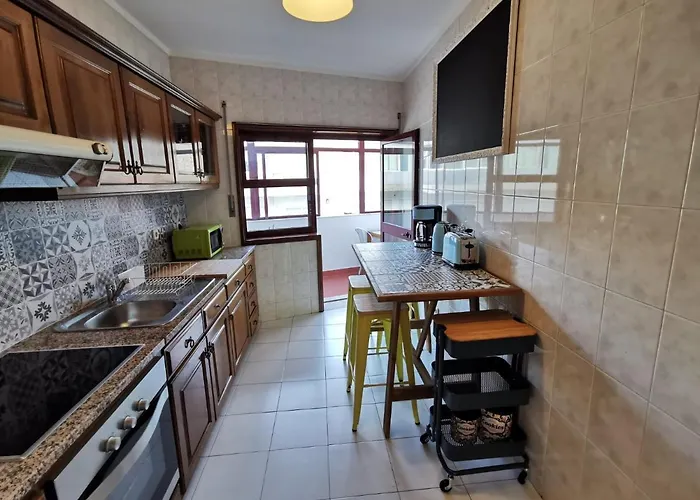 Coronel Pacheco 42 - * Oporto